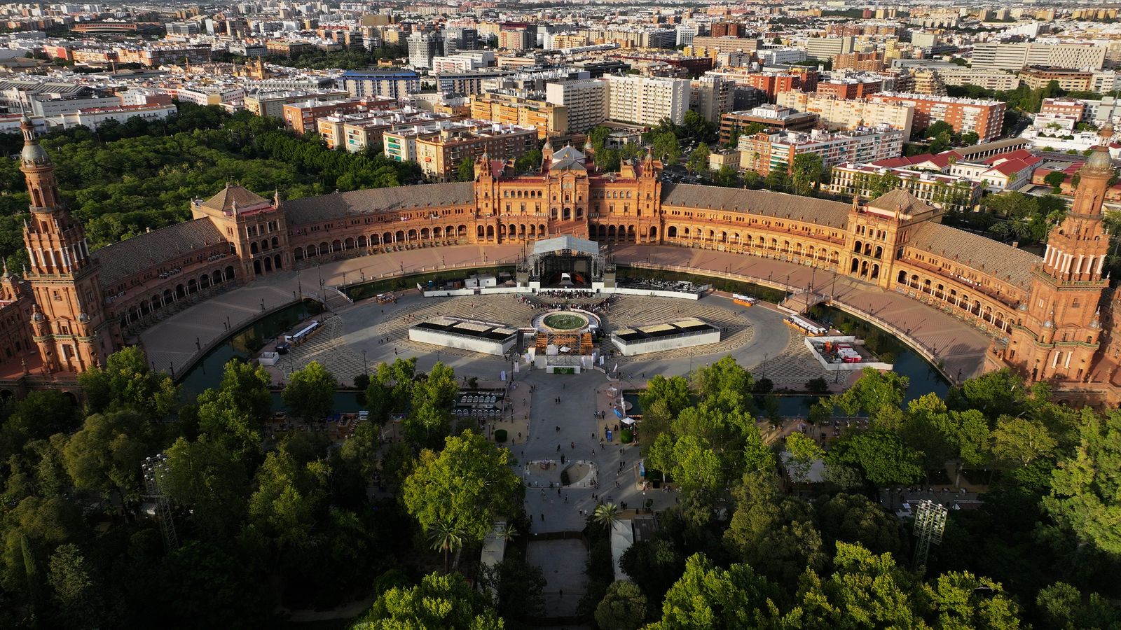 Fotografía aérea con drones sobre Sevilla