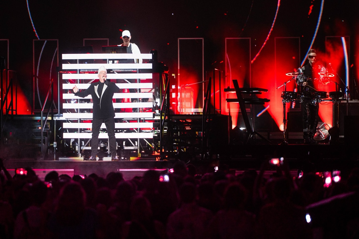 ✨ Anoche vivimos una de esas jornadas que se quedan grabadas en la memoria. Tener la oportunidad de trabajar junto a los legendarios Pet Shop Boys en plena Plaza de España de Sevilla ha sido todo un privilegio.

🎥 Desde nuestra unidad de realización, coordinamos cámaras, equipos de CCU y un despliegue técnico impecable en colaboración con un equipo humano de primer nivel.

La unión de fuerzas entre profesionales, creatividad y tecnología convirtió este show en un auténtico éxito audiovisual. Gracias a todos los que formaron parte.

#PetShopBoys #PlazaEspañaSevilla #RealizaciónAudiovisual #CCU #Directo #Cámaras #ConciertosEspaña #ProducciónAudiovisual #EquipoProfesional #SevillaEsCultura